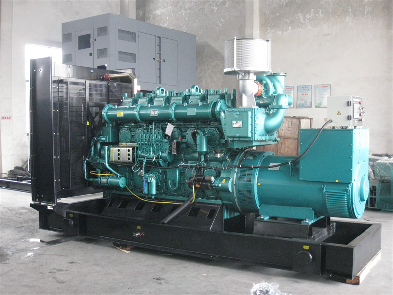 荔湾200KW 柴油发电机的油耗是多少？